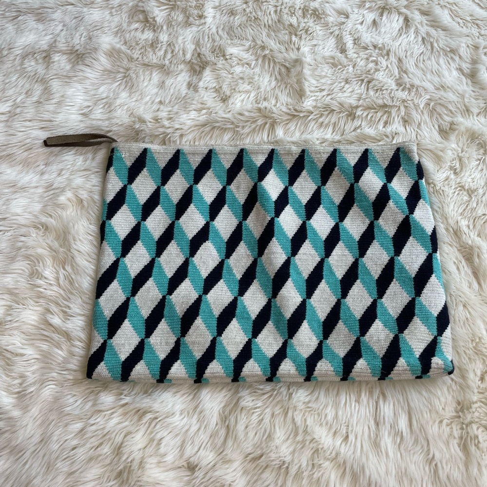 Sophie Anderson Blue Geometric Woven Clutch - Picture 1 of 4